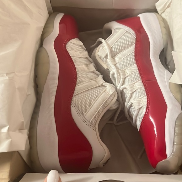 AIR JORDAN 11 RETRO LOW GS 'CHERRY' 2016 - Picture 1 of 4